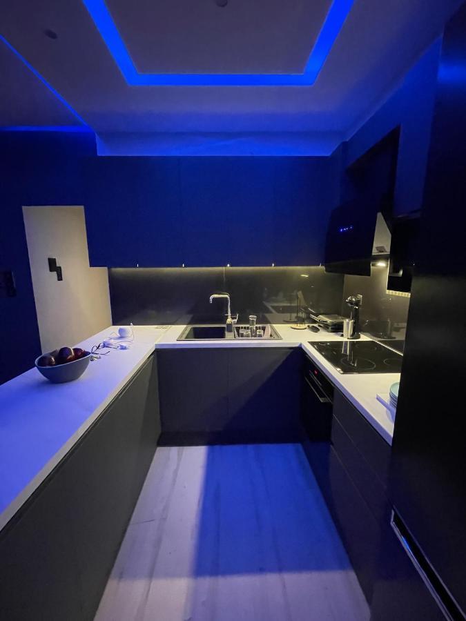 Luxury 3 Bedroom Apartment In Kiato Center エクステリア 写真